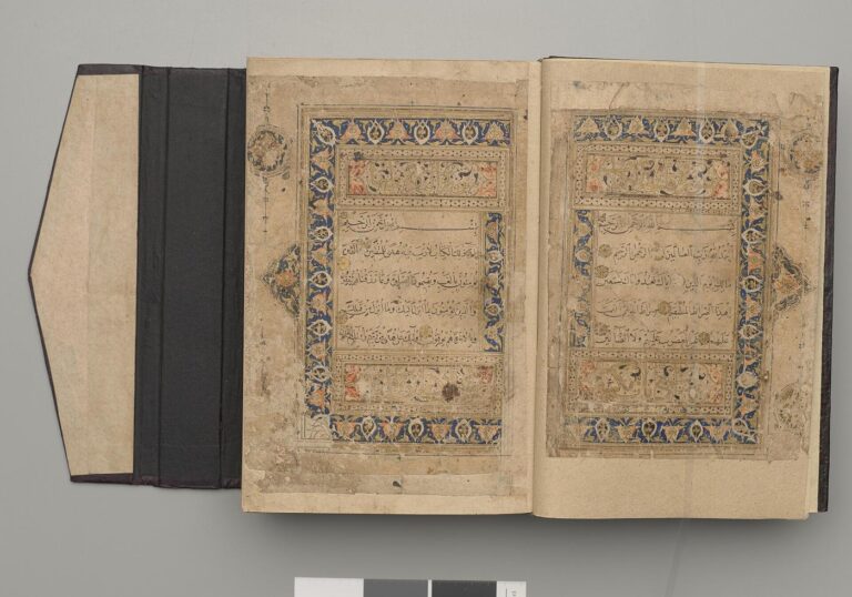 Illuminated opening pages of a Quran by the calligrapher Khayr al-Din al-Marashi